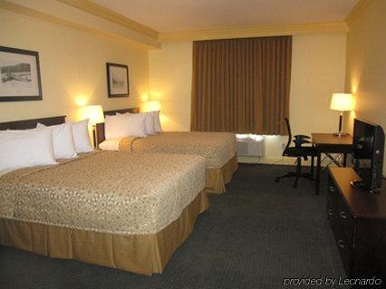 Chateau Nova Hotel Fort Mcmurray Room photo